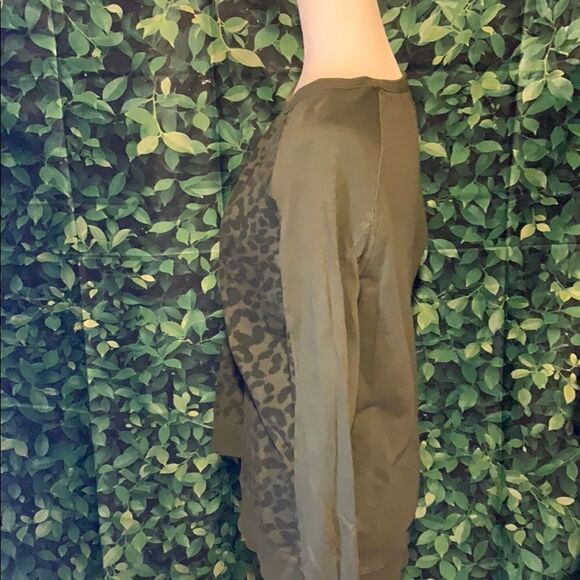 21 Men Top   - Picture 3 of 3